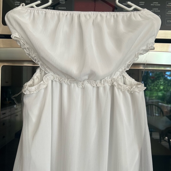 NWT Beautiful strapless white dress with open sides. Size medium. - Picture 2 of 7